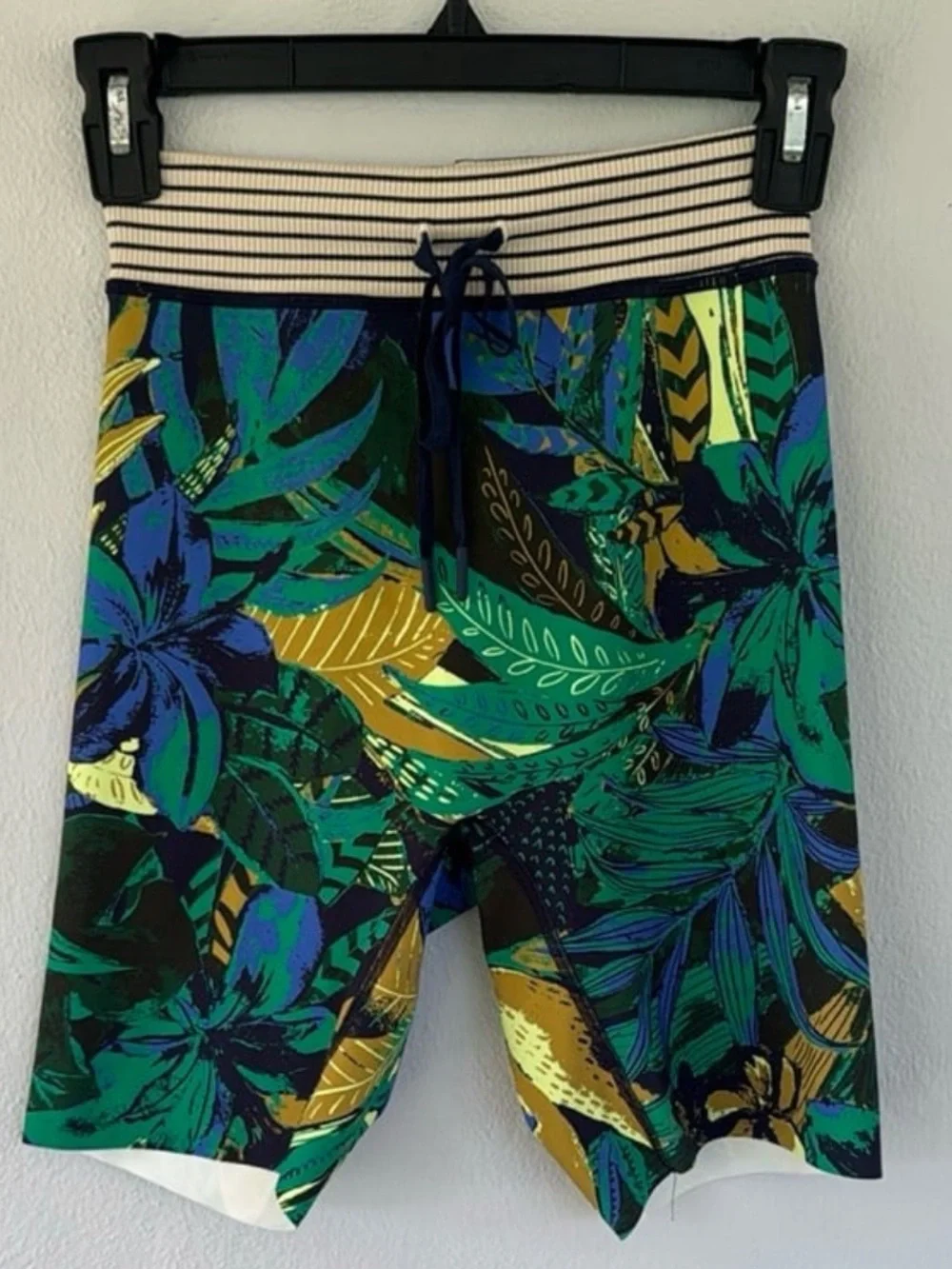 Aerie Offline green tropical drawstring waistband stretch bike shorts medium
